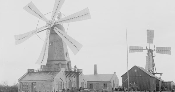 Figure 3-4 from Wind Energy for the Rest of Us. Askovâs conical wind catcher. In 1897, Poul la Cour added a keglevindfang or âconical wind catcherâ (left) atop Askovâs new laboratory. (His earlier turbine is in the background.) The wind catcher used an unconventional six-blade rotor developed by a local millwright. The rotor represented the intuitive thinking of the day but proved unsatisfactory, leading la Cour to his famous wind tunnel experiments on wind turbine rotors. Eventually, the wind catcher rotor was replaced with a more conventional fourblade rotor designed by la Cour. (Poul la Cour Foundation)