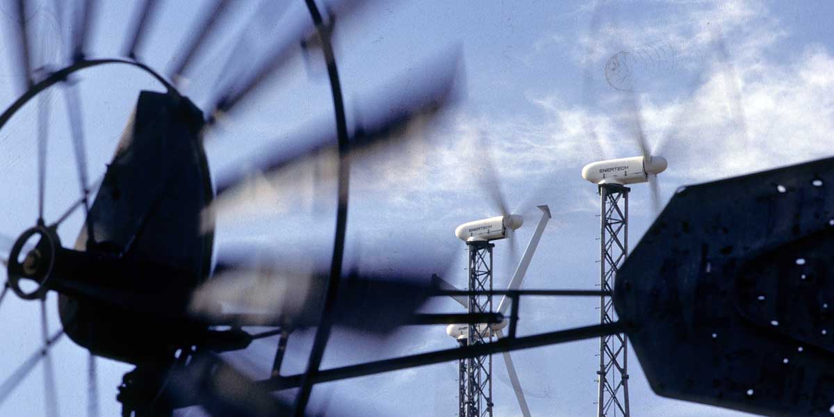 Altamont farm windmill california 198502 1200x600