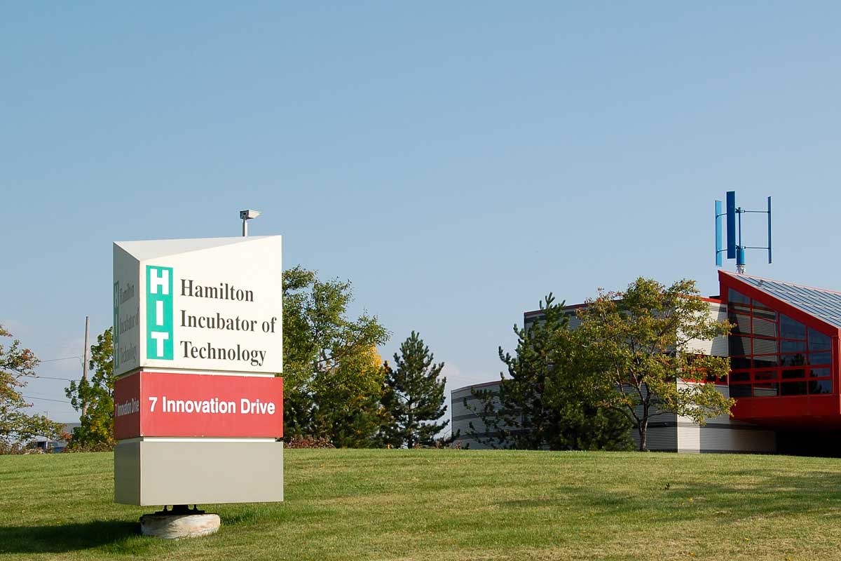 Cleanfield turbine near hamilton, ontario. photo by martin ince, www.mkince.ca.