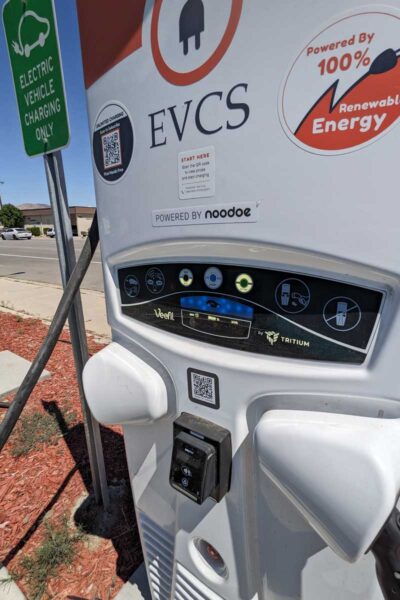 EVCS Tritium 50 kW DCFC dispenser in Tehachapi, California.